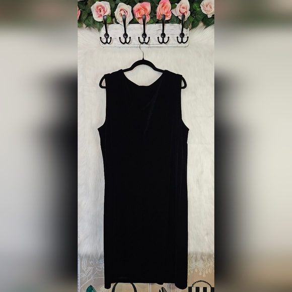 Helene Blake Classic Plus Black Velour Sleeveless Midi Dress - Picture 3 of 6